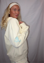 Load image into Gallery viewer, Women’s Relax Hood-Butter
